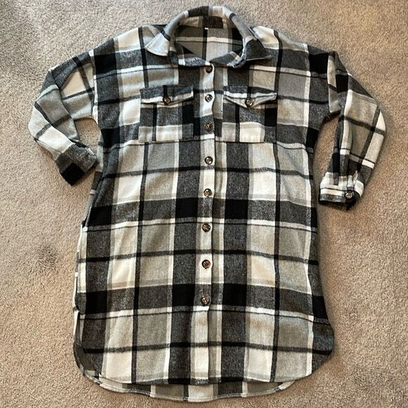 Plaid flannel Shacket - Picture 3 of 10